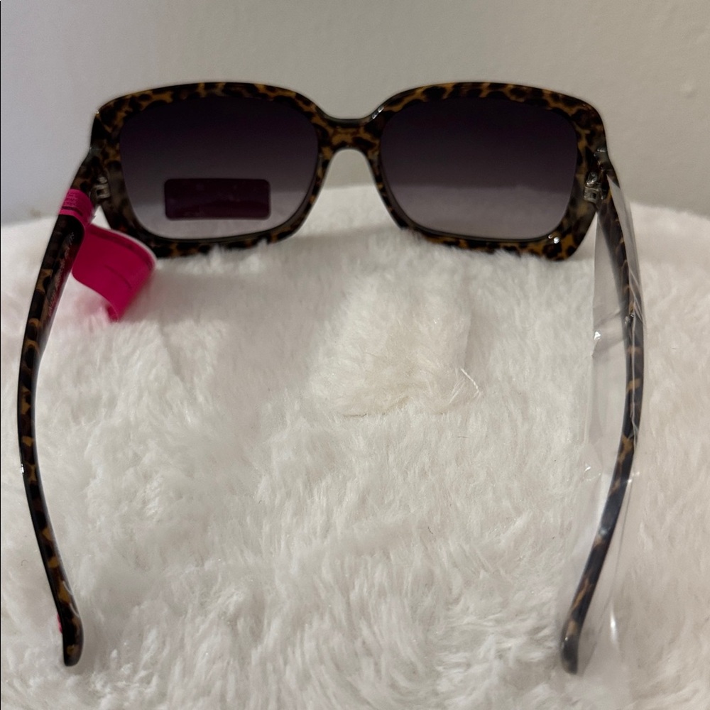 NWT Betsey Johnson square sunglasses. - Picture 2 of 4